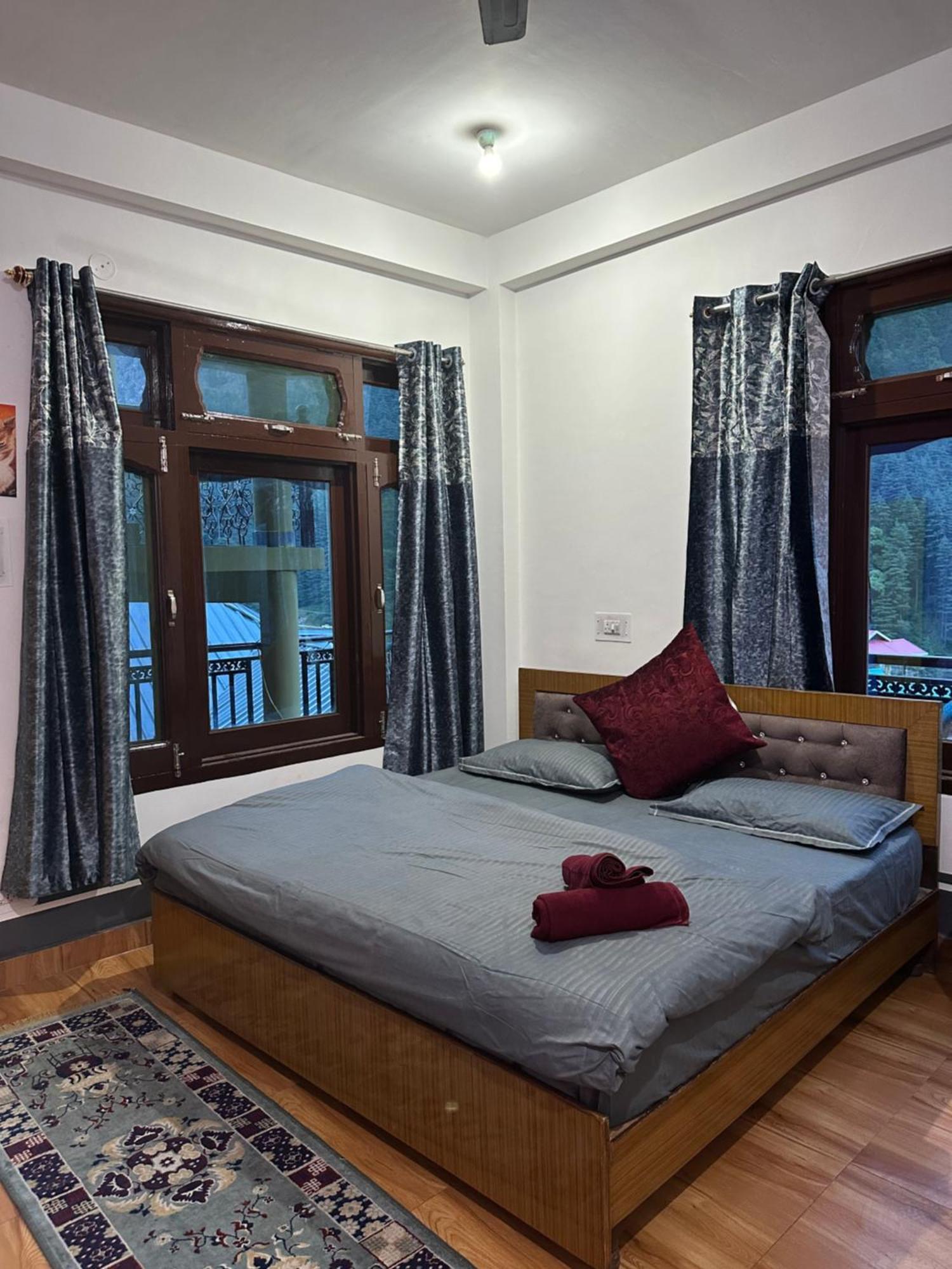 Pahadirovers Homestay & Cafe 卡索尔 外观 照片