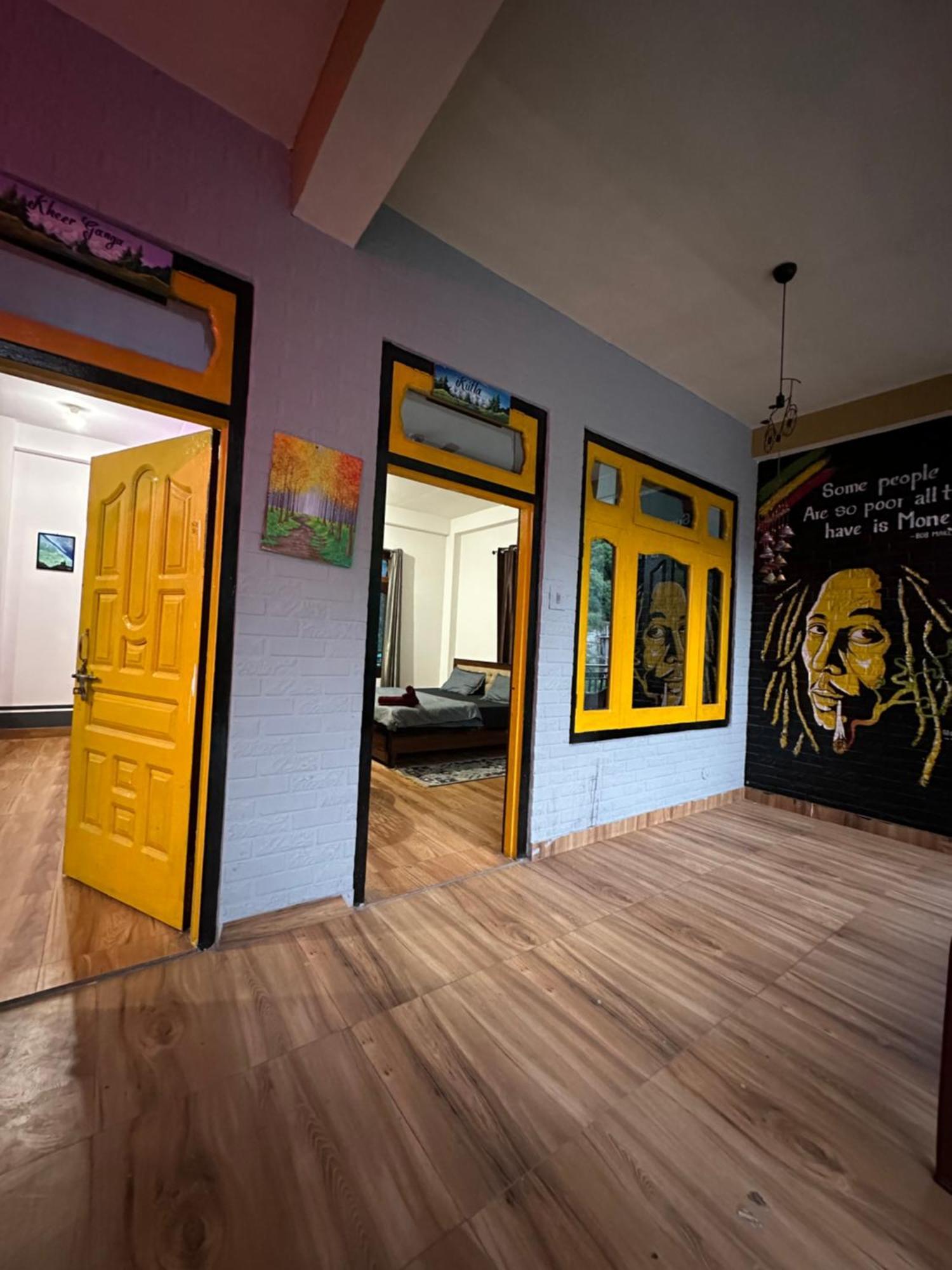 Pahadirovers Homestay & Cafe 卡索尔 外观 照片
