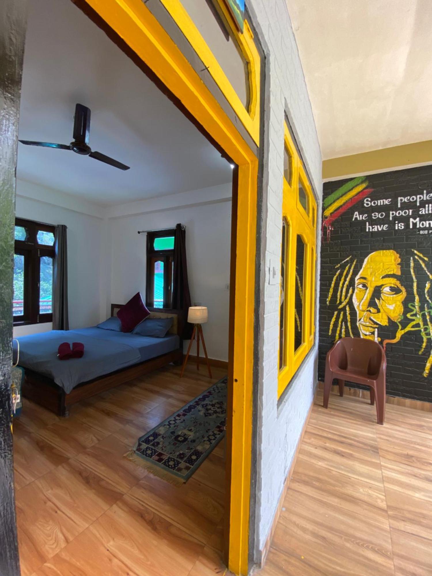 Pahadirovers Homestay & Cafe 卡索尔 外观 照片
