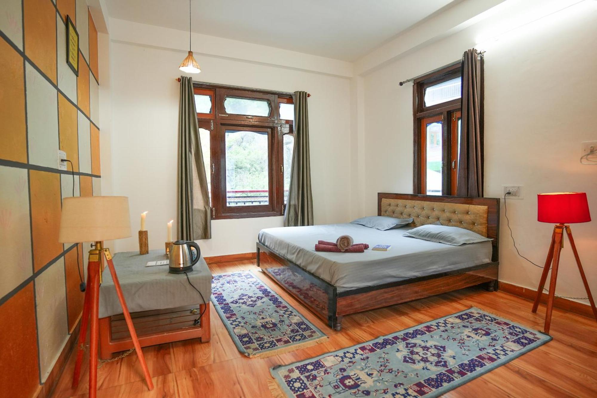 Pahadirovers Homestay & Cafe 卡索尔 外观 照片